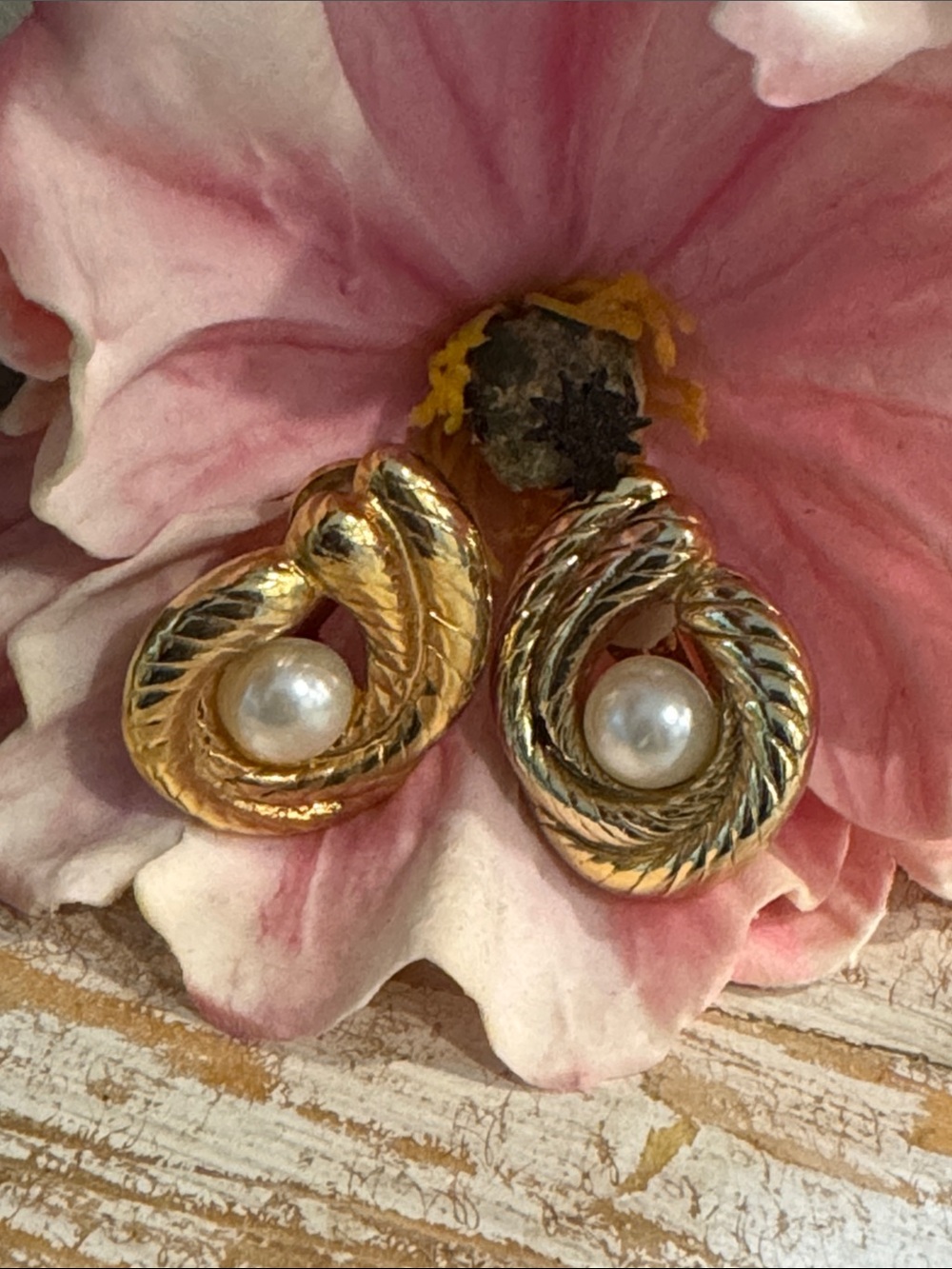 VTG Gold-Tone Pearl Accent Swirl Clip-On Earrings